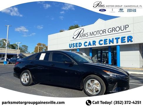 Certified 2023 Hyundai Elantra SE image 1