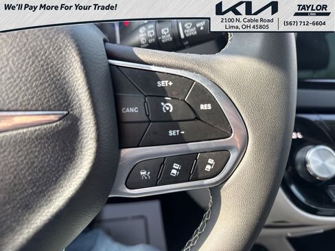 Used 2024 Chrysler Pacifica Touring-L image 20