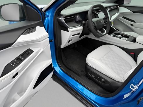 New 2026 Jeep Cherokee Overland w/ Trailer Tow Group image 18