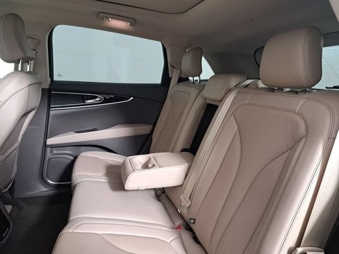 Certified 2022 Lincoln Nautilus Reserve AWD/4WD image 9