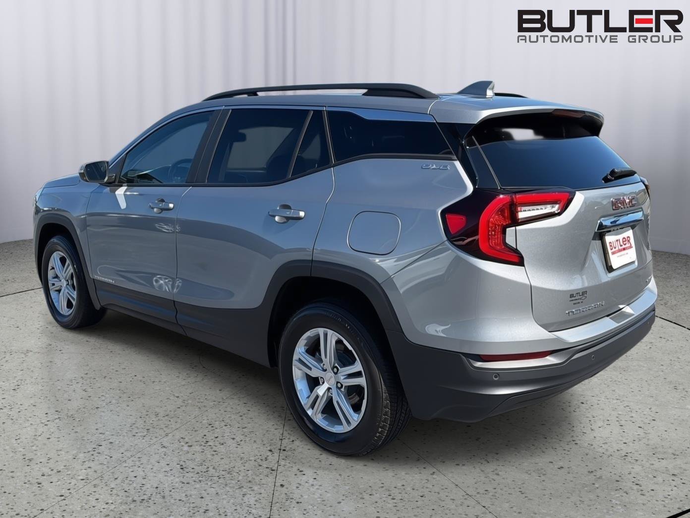Used 2024 GMC Terrain SLE w/ Driver Convenience Package AWD/4WD image 4