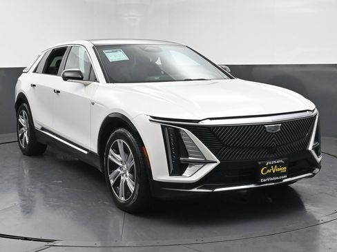 Used 2024 Cadillac Lyriq Tech image 2