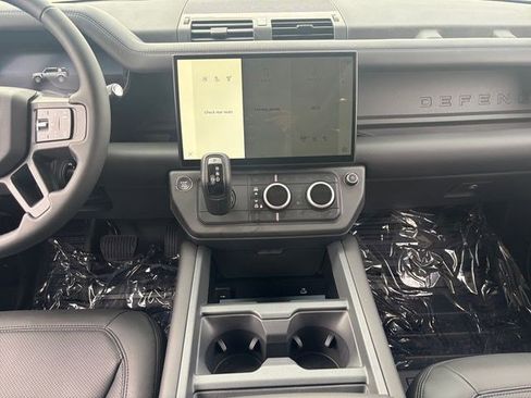New 2026 Land Rover Defender 110 X-Dynamic SE image 17