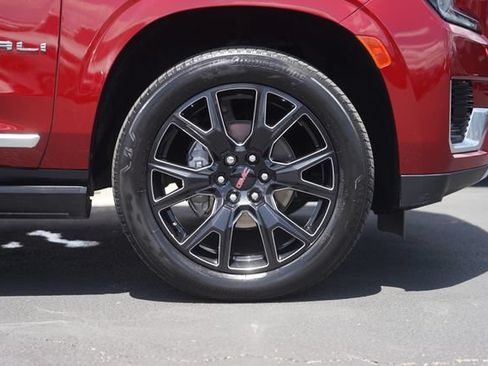 Used 2023 GMC Yukon Denali AWD/4WD image 4