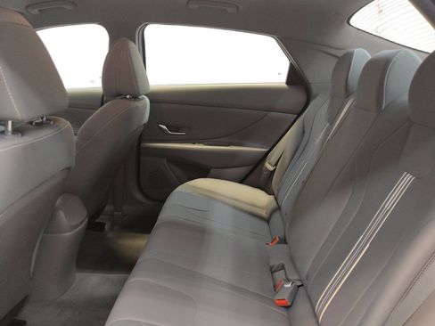 Used 2022 Hyundai Elantra SEL w/ Convenience Package FWD image 18