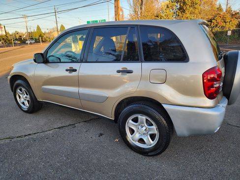 Used 2005 Toyota RAV4 2WD image 8