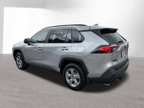 Used 2022 Toyota RAV4 XLE w/ Convenience Package AWD/4WD image 5