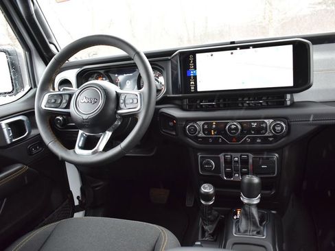 Certified 2024 Jeep Wrangler Sahara w/ Technology Group image 30