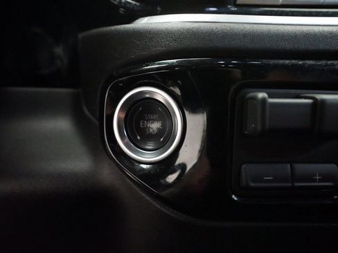 Used 2025 GMC Sierra 1500 Elevation image 30