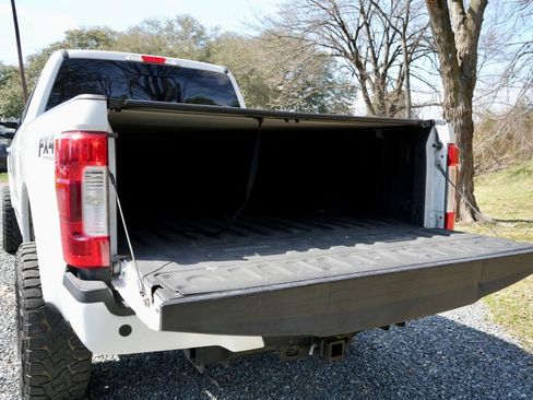 Used 2018 Ford F250 Lariat w/ Lariat Value Package image 9