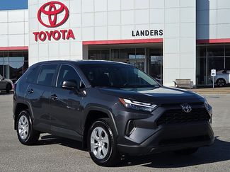 Used 2025 Toyota RAV4 LE video 1