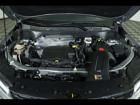 Used 2025 Chevrolet Trax LT w/ Driver Confidence Package image 18