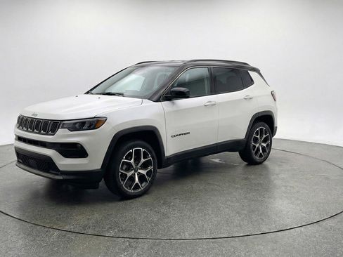 Used 2025 Jeep Compass Limited image 3