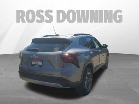 Used 2024 Chevrolet Trax LT w/ Driver Confidence Package image 4