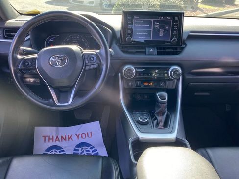 Used 2021 Toyota RAV4 SE image 9