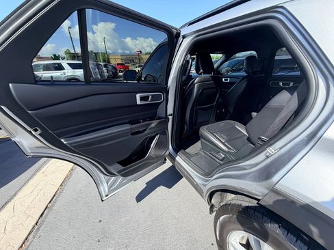 Used 2020 Ford Explorer XLT w/ Equipment Group 202A AWD/4WD image 20