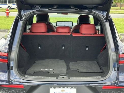 Used 2025 Genesis GV70 3.5T Sport w/ Sport Advanced Package image 12