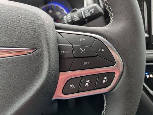 New 2026 Chrysler Pacifica Select image 30