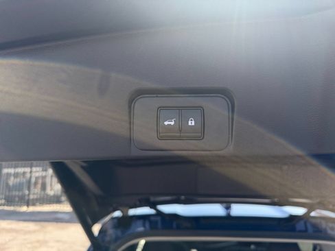 Used 2025 Nissan Rogue SV FWD image 23