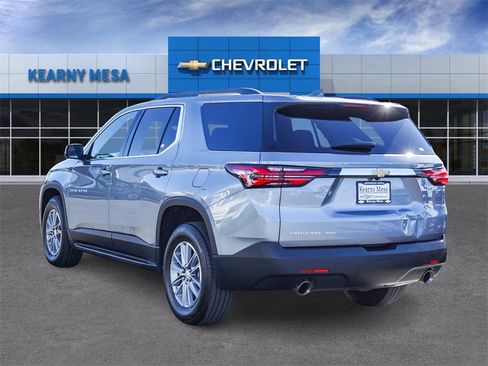Used 2023 Chevrolet Traverse LT image 4