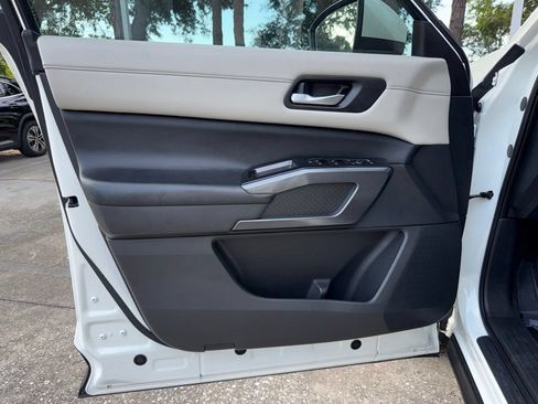 Used 2023 Nissan Pathfinder SL w/ SL Premium Package FWD image 21