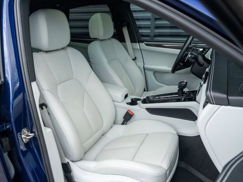 Certified 2022 Porsche Macan S AWD/4WD image 43