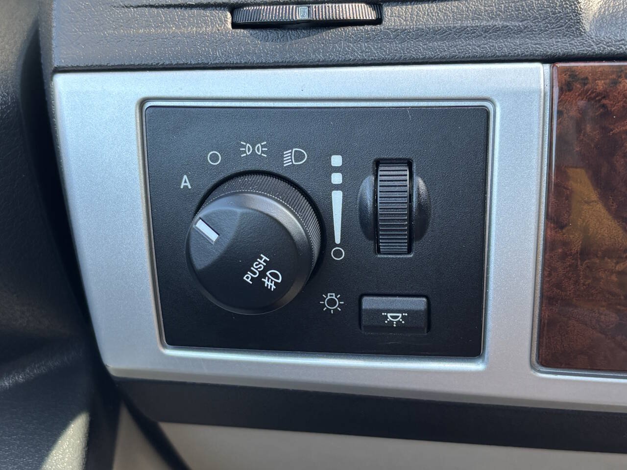 Used 2010 Chrysler Town & Country Touring Plus FWD image 19