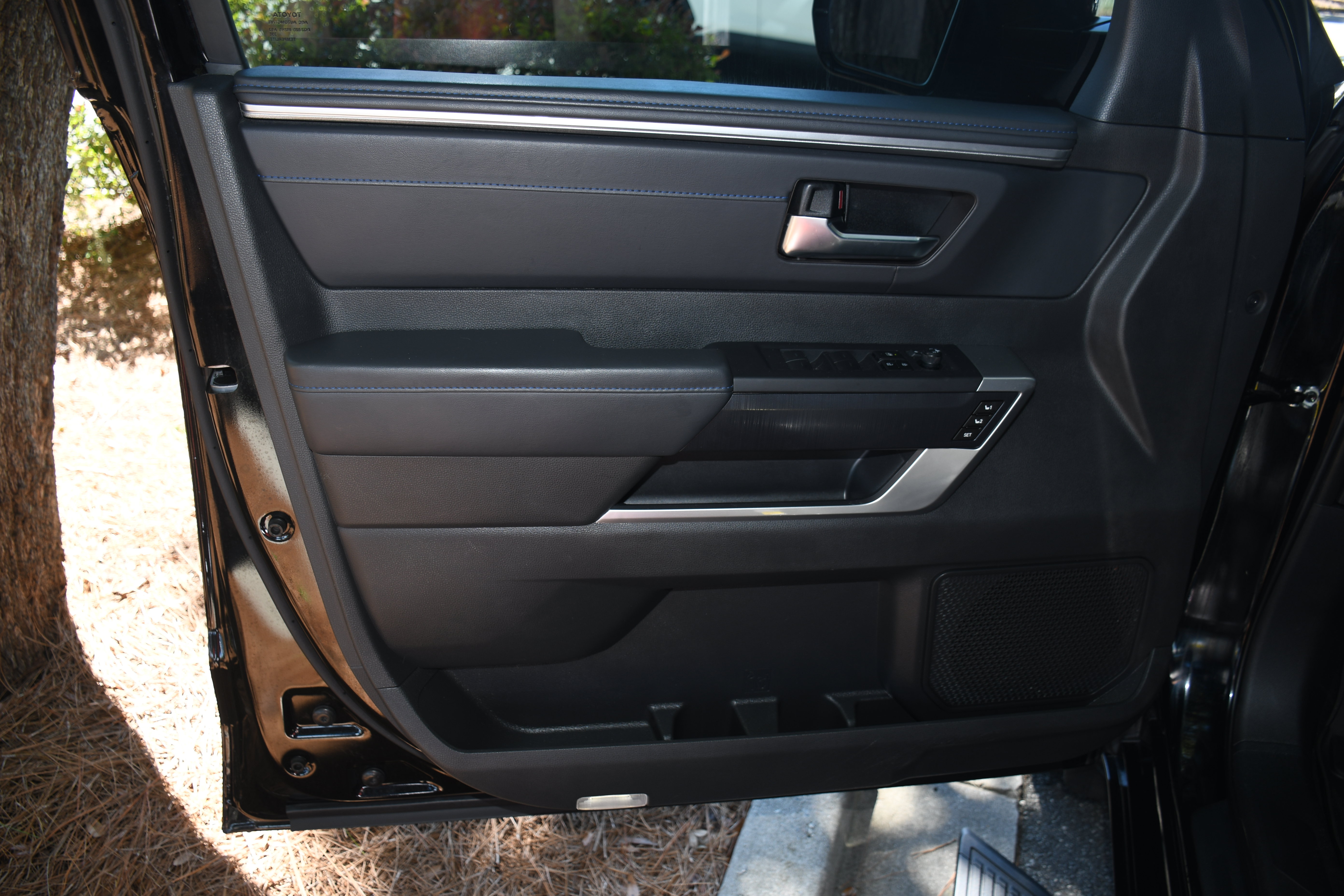 Certified 2025 Toyota Sequoia Platinum AWD/4WD image 11