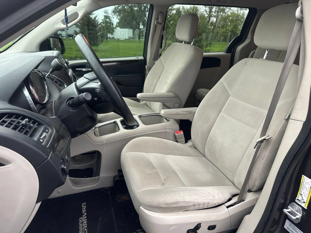 Used 2015 Dodge Grand Caravan SXT FWD image 17