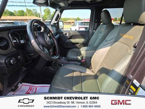 Used 2024 Jeep Gladiator Mojave AWD/4WD image 12