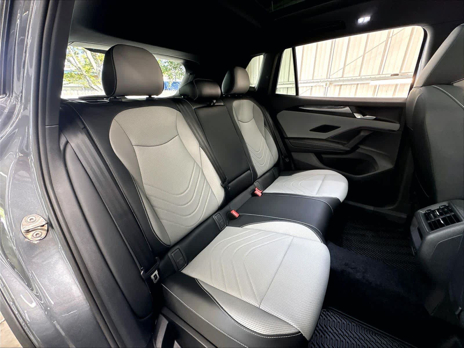 New 2026 Volkswagen Tiguan SE R-Line AWD/4WD image 10