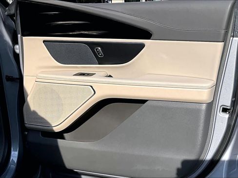 Used 2024 Lincoln Nautilus Reserve image 21