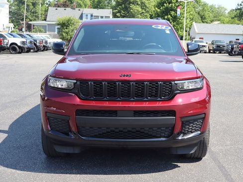 Used 2024 Jeep Grand Cherokee L Altitude AWD/4WD image 16