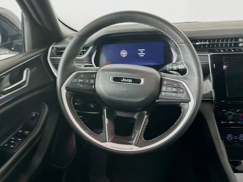 Used 2023 Jeep Grand Cherokee Altitude image 18