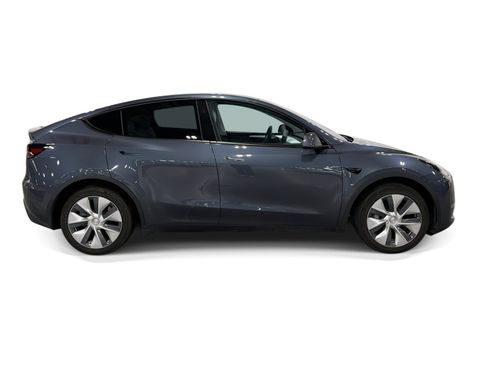 Certified 2023 Tesla Model Y Long Range AWD/4WD image 7