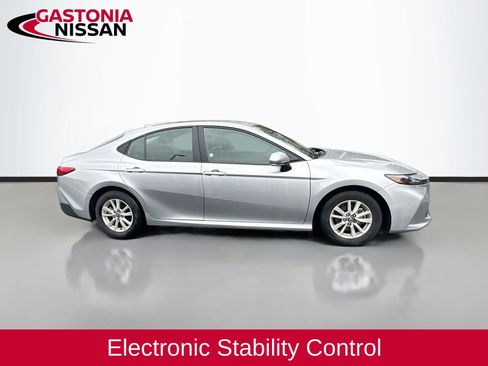 Used 2025 Toyota Camry LE image 9