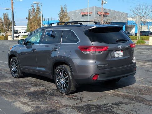 Used 2018 Toyota Highlander SE image 8