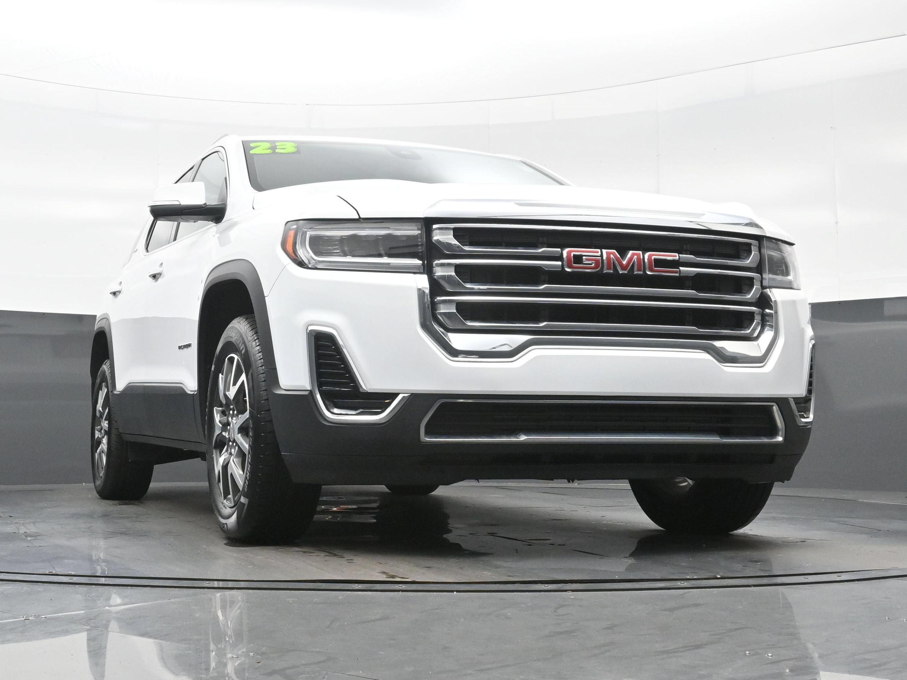 Used 2023 GMC Acadia SLE w/ Driver Convenience Package FWD image 32