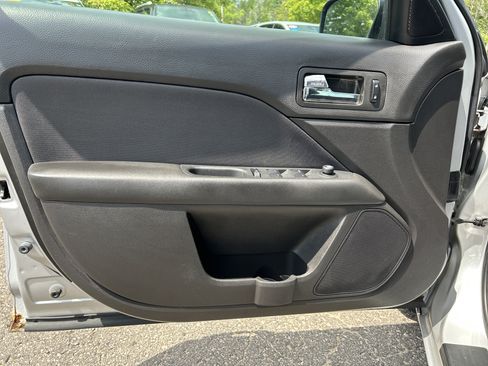 Used 2010 Ford Fusion SE FWD image 9