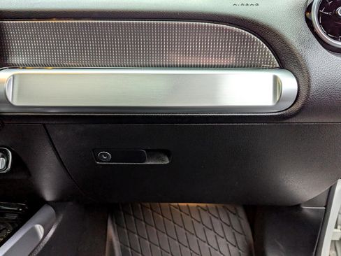 Used 2021 Mercedes-Benz GLB 250 4MATIC image 33