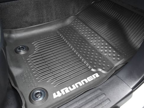 Used 2021 Toyota 4Runner SR5 Premium w/ Moonroof Package AWD/4WD image 22