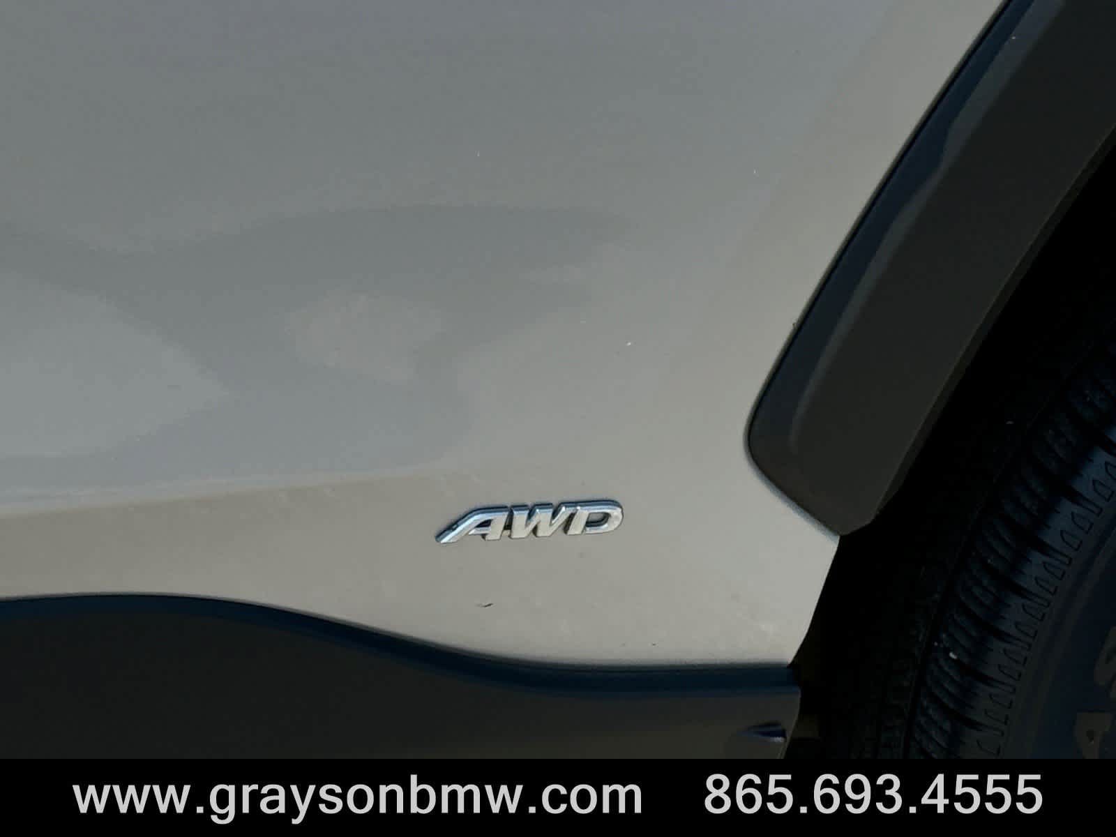Used 2021 Toyota RAV4 LE AWD/4WD image 10