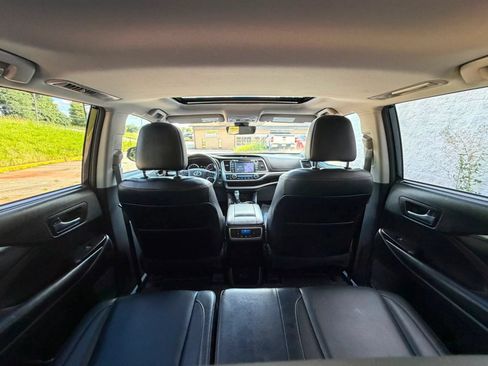 Used 2018 Toyota Highlander Limited FWD image 26