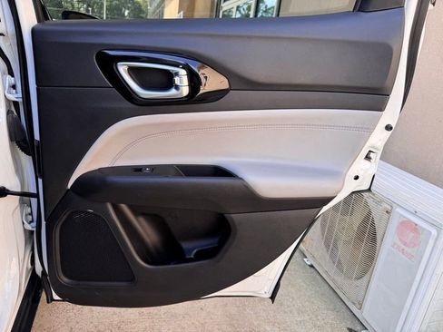 Used 2024 Jeep Compass Limited image 20