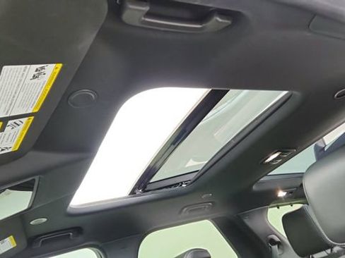 Used 2024 Land Rover Discovery Dynamic SE AWD/4WD image 58