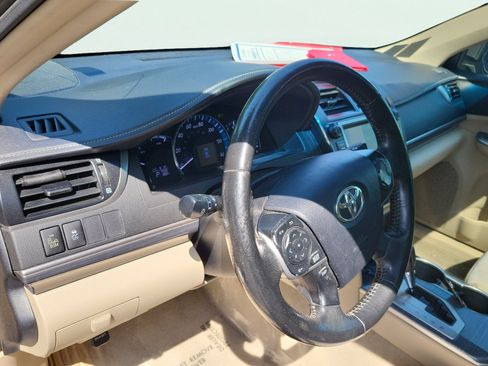 Used 2012 Toyota Camry XLE w/ Leather Pkg FWD image 24