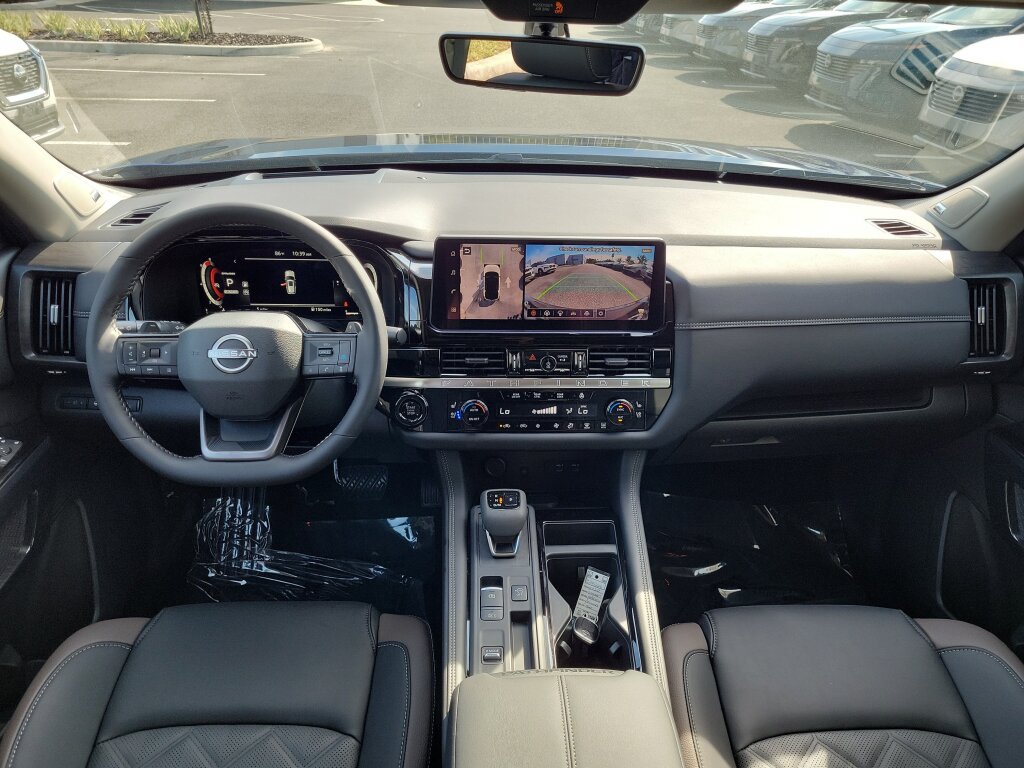 New 2026 Nissan Pathfinder Platinum FWD image 12