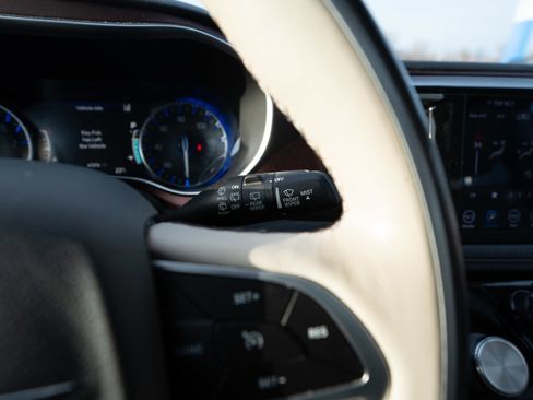 Used 2020 Chrysler Pacifica Limited w/ Advanced Safetytec Group image 14