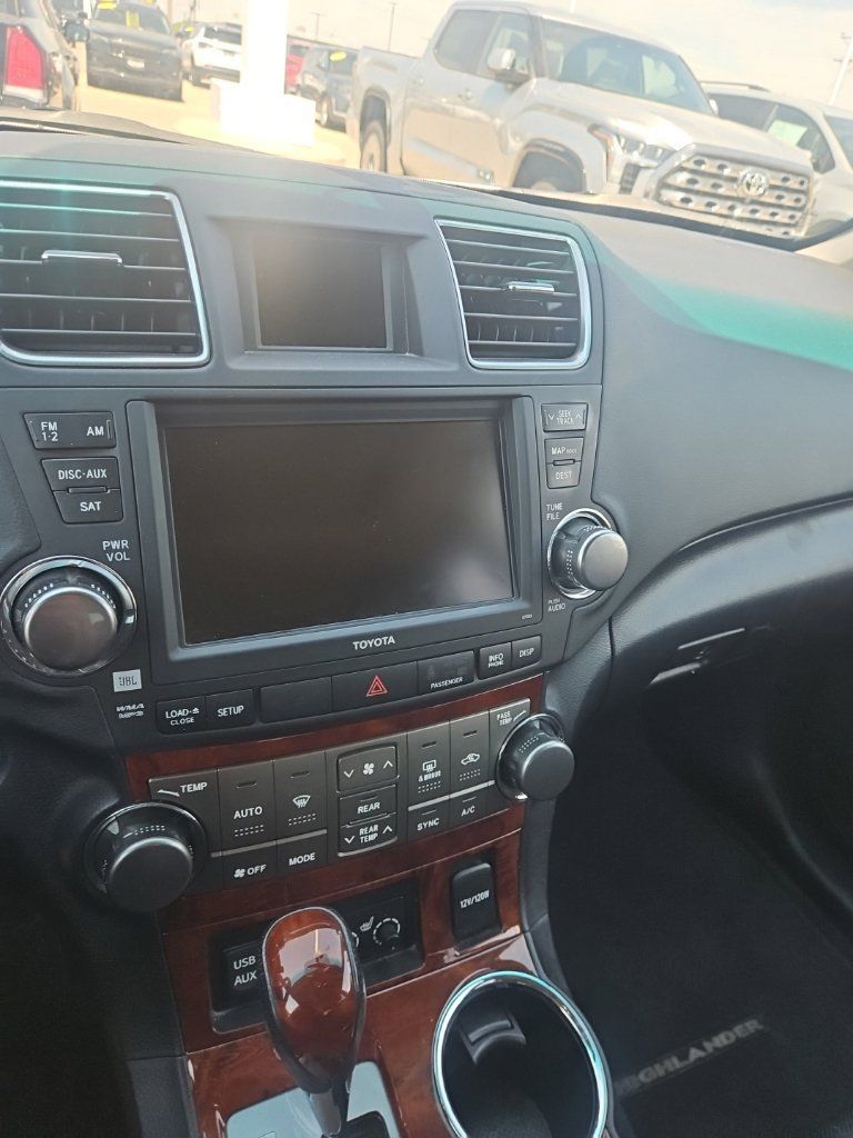 Used 2011 Toyota Highlander Limited AWD/4WD image 12