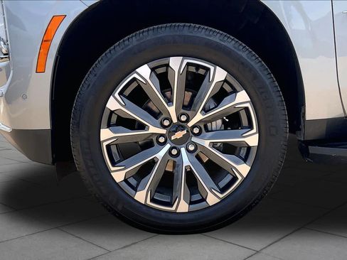Used 2025 Chevrolet Tahoe High Country AWD/4WD image 21